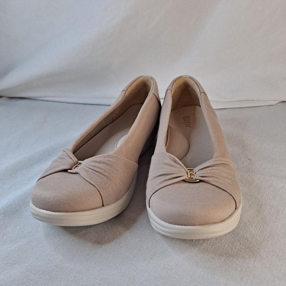Bzees Women's Paige Comfort Shoes Size 8.5W Slip On Fabric Upper Tan Sparkle